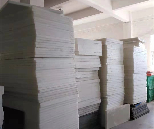 pp板受到擠壓會出現彎曲現象